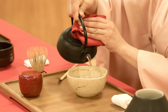 女人喝茶要行扣茶禮嗎，叩茶禮女士能用嗎？