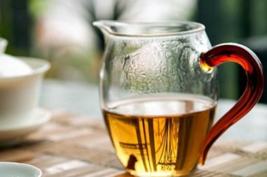 福鼎白茶能長(zhǎng)時(shí)間悶泡嗎，老白茶可以悶著喝嗎？