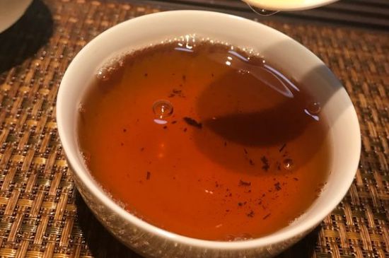 大紅袍第一泡要倒掉嗎，洗茶水需倒掉但第一泡出湯