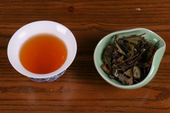 福鼎白茶能長(zhǎng)時(shí)間悶泡嗎，老白茶可以悶著喝嗎？