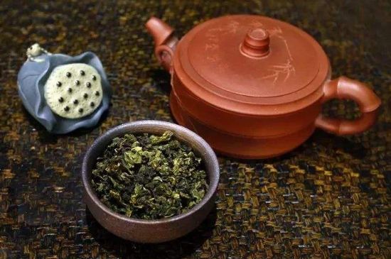 泡大紅袍、肉桂和水仙可以用一個紫砂壺嗎，可以摻一起沖泡么？
