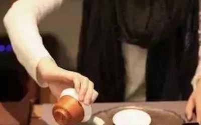 三才蓋碗的正確拿法，三才蓋碗抓碗法圖解