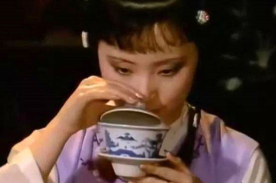 女士喝茶優(yōu)雅姿勢，女士正確喝茶姿勢禮儀