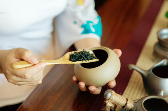 女人喝茶要行扣茶禮嗎，叩茶禮女士能用嗎？