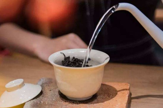 牛欄坑肉桂需不需要洗茶，武夷巖茶肉桂需要洗茶嗎？