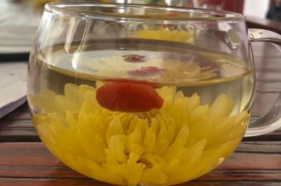 晚上可以喝菊花茶泡水嗎，睡覺前能不能喝菊花茶？
