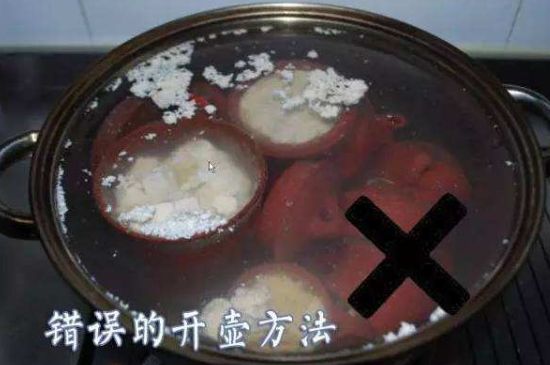 開壺放豆腐是錯誤的，新買的紫砂壺正確開壺建議