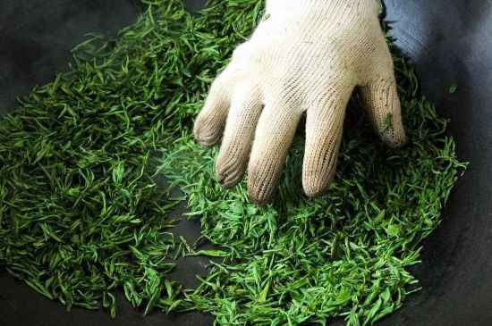 龍井茶炒茶葉怎么炒出好茶色，茶葉怎樣做出來最綠？