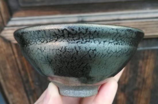 怎么鑒別建盞化學(xué)釉，真假建盞的對(duì)比與辨別