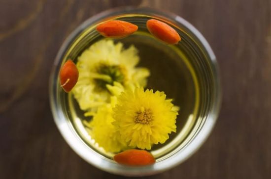 菊花茶的最佳搭配有哪幾樣，菊花茶和什么搭配喝效果好？