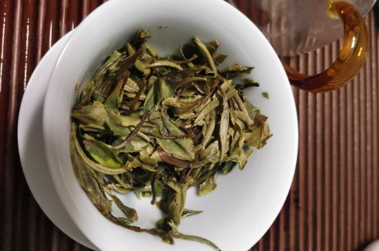 7年壽眉和2年白牡丹哪個好，老白茶壽眉與白牡丹的口感區(qū)別