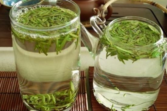 竹葉青和雀舌哪個(gè)貴，竹葉<a href=http://m.urkiu.com/fenlei/wulongcha/ target=_blank class=infotextkey>青茶</a>貴嗎？