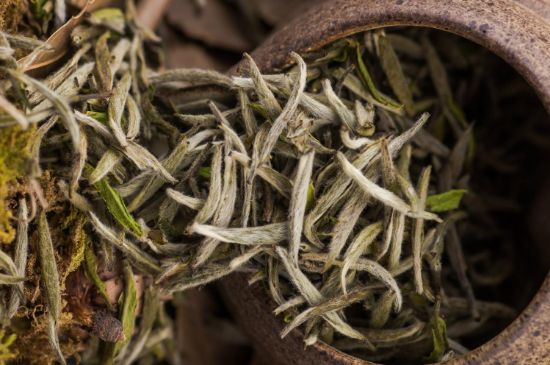 福鼎白茶要喝老的嗎，為什么喝白茶要喝老茶存新茶？