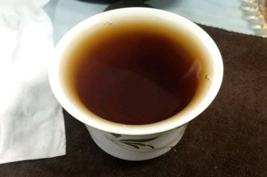 女人喝紅茶好還是喝普洱茶好，普洱茶和紅茶哪個適合女人喝
