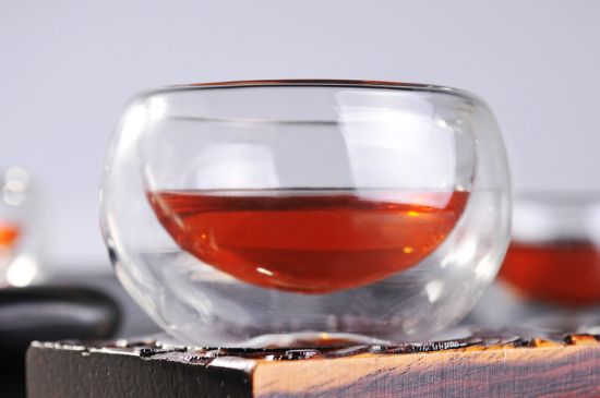 紅茶放置10年還能喝嗎，多年過期紅茶居然還能喝？
