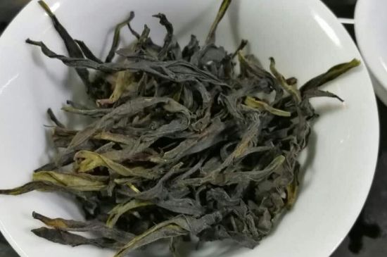 蜜蘭香和鴨屎香區(qū)別，鳳凰單樅鴨屎香vs蜜蘭香圖片對(duì)比