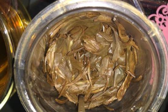 金駿眉有幾個(gè)品種分哪幾個(gè)級(jí)別？按茶樹(shù)劃分5個(gè)等級(jí)！