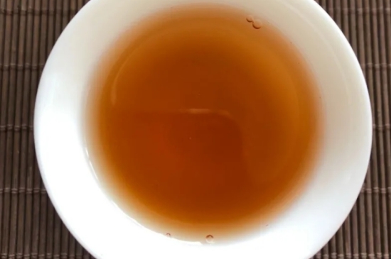 老白茶上火還是去火？夏季喝煮的老白茶會容易上火！