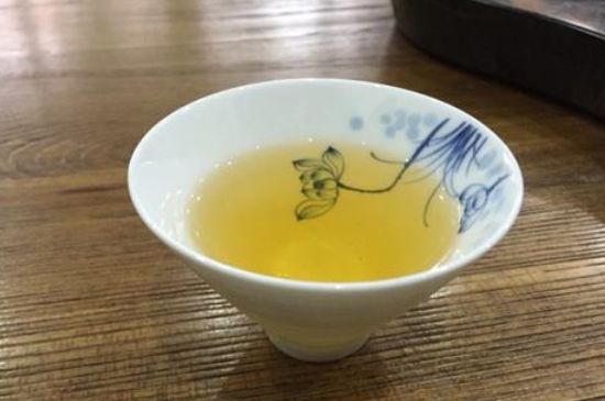 鴨屎香單叢雪片茶的特點，鳳凰雪片茶有什么特點？