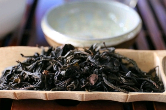 長(zhǎng)期喝巖茶會(huì)上火嗎？巖茶這樣喝了容易上火！