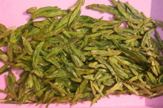 西湖龍井新茶和陳茶的區(qū)別，怎么區(qū)分龍井新茶和舊茶？