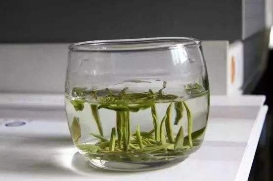 綠茶加重濕氣？濕氣體質(zhì)寒的人能喝綠茶嗎
