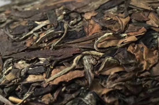 福鼎白茶要喝老的嗎，為什么喝白茶要喝老茶存新茶？