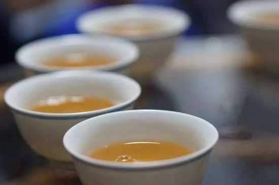茯磚茶與普洱茶哪個(gè)好，茯茶和普洱茶口味區(qū)別