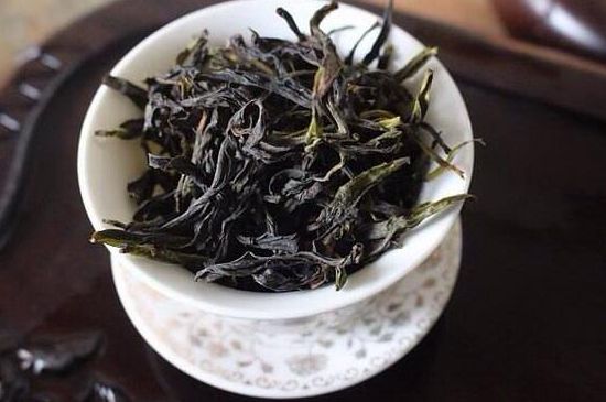鴨屎香單叢雪片茶的特點，鳳凰雪片茶有什么特點？