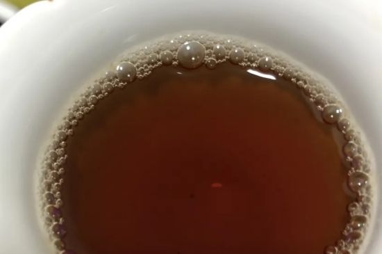 老白茶上火還是去火？夏季喝煮的老白茶會容易上火！