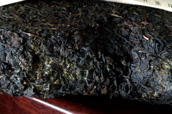 伏茶里的金花是黃曲霉素嗎，金花茯茶里的是什么菌
