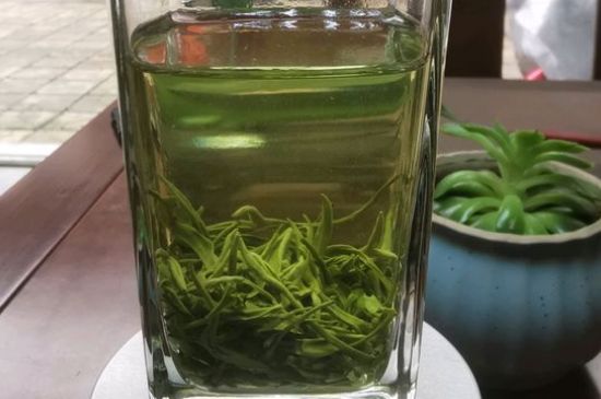 綠茶放了三年還能喝嗎，綠茶放久了喝了會(huì)怎樣